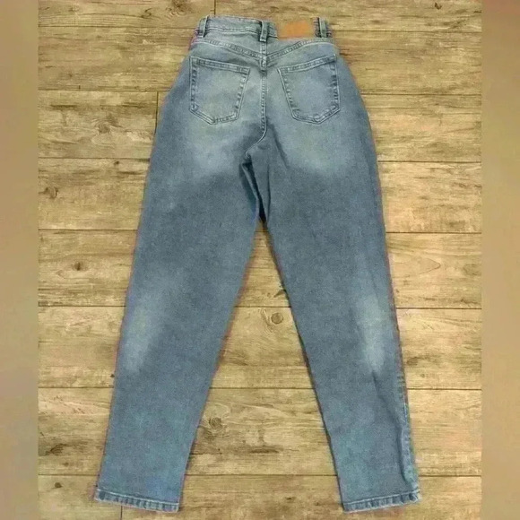Dividend Jeans size 2 mom style - Picture 3 of 3